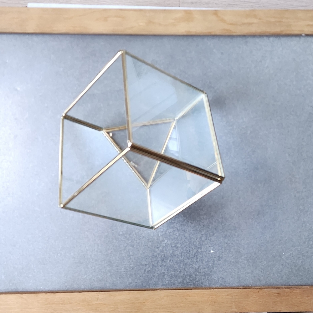 Glass storage container